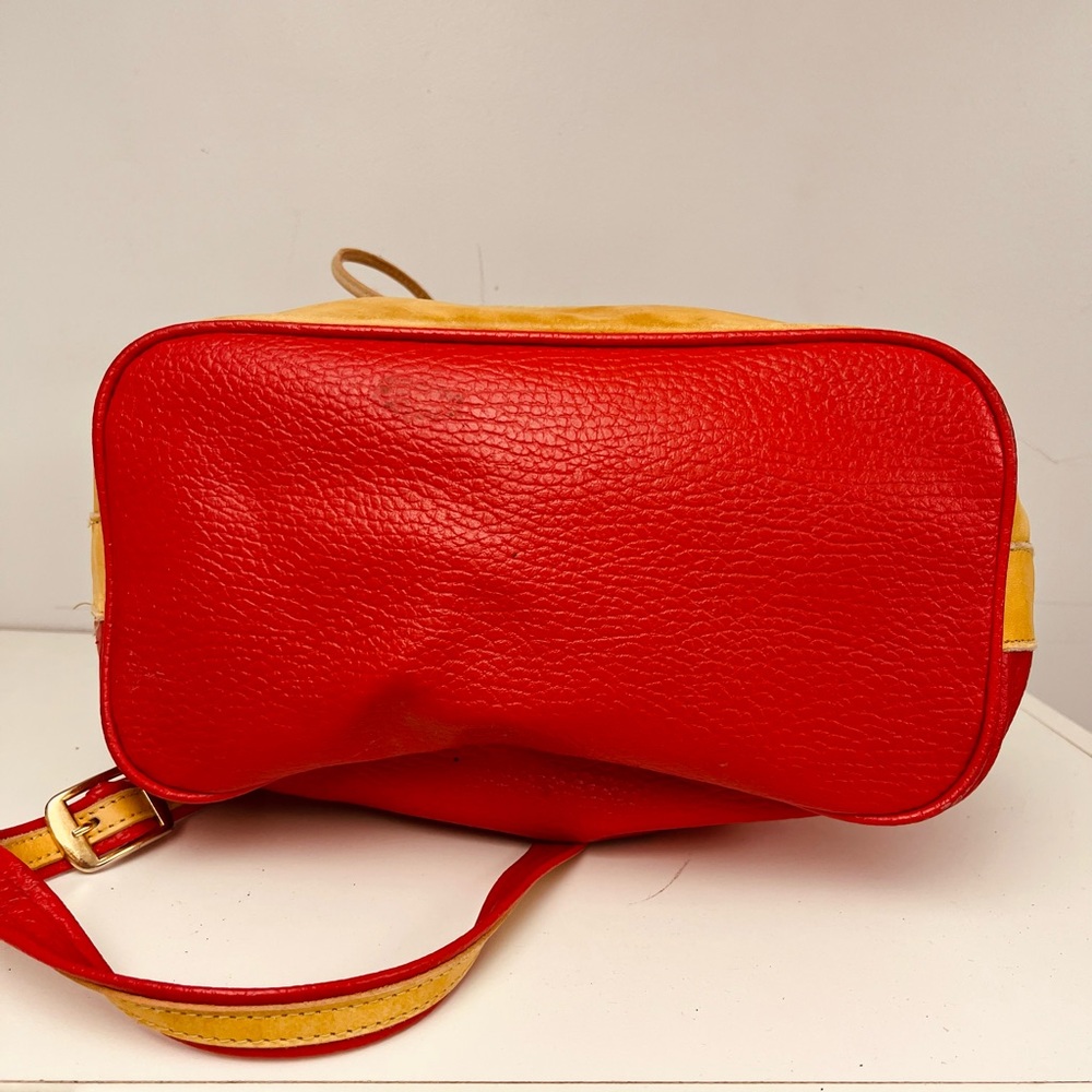 ❌SOLD❌ Vintage Red Textured Faux Leather Drawstring Bucket Bag - Picture 6 of 10